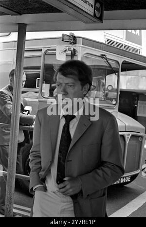 EPSTEIN'S DEPUTY FLIES IN ...London Airport, England, UK : Mr Bob Stigwood, looks obviously affected by the death of Brian Epstein, as he arrives at London Heathrow Airport this morning from Paris. Mr Stigwood was the Beatles' manager's right hand man in the running of NEMS Enterprises, which handles all Beatles engagements, as well as many other top groups and solo artistes, including Cilla Black. Brian Epstein was found dead in his bed yesterday afternoon. 28 August 1967 Stock Photo