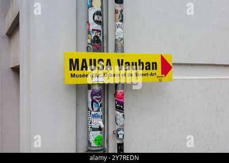 MAUSA Vauban Le MAUSA Vauban, das Museum für urbane Kunst und Straßenkunst in Neu-Breisach/Frankreich zeigt seit 2018 auf fast 1200 m2 internationale Streetart Künstler. In der historischen Festung Neuf-Brisach - gebaut von Vauban ab 1698 und heute einem UNESCO-Weltkulturerbe - kommen hier immmer wieder artists on residence von ADOR FR, AKTEONE DE, ALEX SENNA BR, BEN EINE UK, BUSTART CH, C215 DE, CHANOIR FRCO, CRANIO BR, CREN DE, DENIS MEYERS BE, DOTMASTER Großbritannien, EDDIE COLLA USA, EL PEZ ES, El Xupet Negre ES, ELLE STREETART USA, FRAKONE FR, GUY DENNING Großbritannien, HIMED & REYBEN M Stock Photo