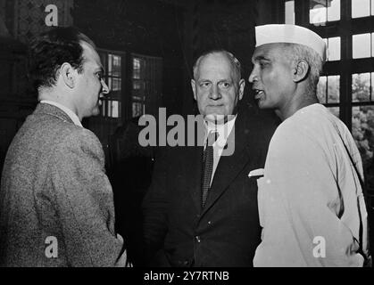 MORAL RE-ARMAMENT WORLD ASSEMBLY 15.7.53. Members of the Parliaments of India and west Germany met at the Moral Re-Armament World Assembly at Caux, Switzerland.  Photo shows Left to right: Interpreter John Pribram, a refugee from Czechoslovakia who lost a leg serving with the American Army during the second world war; Herr Axel de Vries of the West German government; Mr. N. Keshavaiengar, member of parliament for Bangalore and President of the Indian National Trade Union Congress of Mysore.  15 July 1953 Stock Photo