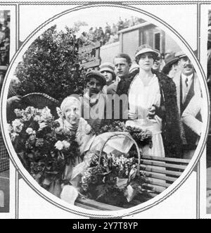 A great lawn tennis duel :  Suzanne Lenglen v Helen Wills at Cannes that became known as the Match of the Century.   Still the queen of the courts :  Mlle Lenglen in a bower of bouquets after her victory over Miss Wills ( standing on right)     The final of the the ladies ' singles in the Carlton Tournament at Cannes , France on 16 February 1926  Mlle Lenglen won in two straight sets - 6-3, 8-6 . but the second set was a desperate struggle ,   There was a remarkable incident in the twelfth game of this set , when a return from Miss Wills was regarded by both players as 'out' and as deciding th Stock Photo