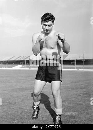 LAW STUDENT WITH A PUNCH .   Another of England's boxing booth ' discoveries ', Bill Ellis of Caxton House, East London - three times Army Champion of the Middle East - has taken time off from his law studies to make his professional debut at Harringay, London, on Tuesday, 17 October 1950, when he fights in the Jack Solomons heavyweight competition. He was discovered by Dal Hawksley (West Ham greyhound trainer) in a boxing booth where he was challenging the paid boxers . Bill was army champion of the Middle East in 1945 , 1946, 1947. He is twenty-two, weighs 14 stone's 6 pounds and was formerl Stock Photo