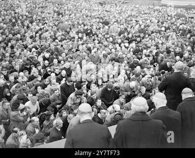 SILENT MARCH TO TRAFALGAR SQUARE -- CATHOLICS ASSMEBLE ON SCHOOLS ISSUE . Pictured here are catholic men and women kneeling as they are blessed by Cardinal Griffin (right, at microphone), today in Trafalgar Square, London. the assembly concluded is a  ' silent march ' of Roman Catholics from 6 districts of London. Organised by the Knights of Saint Columba, the purpose of the march and the service was ' to seek divine guidance and to express publicly concern over the crisis affecting catholic schools. Thousands gathered around the plinth of Nelsons column after marching to the square. As Cardin Stock Photo