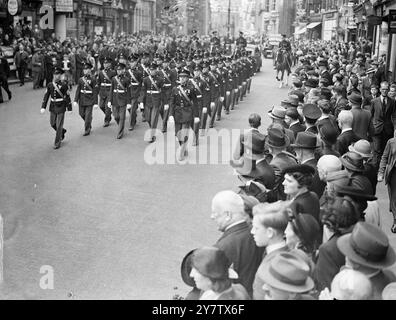 AMERICAN TROOPS IN CEREMONIAL MARCH THROUGH LONDON - - For the first time since 1917 US troops paraded through London when they marched from Grosvenor Square to the City of London to a lunch at the Guildhall with the Lord Mayor. - Headed by a band, three hundred US troops and twenty marines in full ceremonial dress were cheered by London crowds along the entire route of their march. - - Photo Shows: The US Marines in the parade as they marched through Fleet Street on their was to the Guildhall - - 2 September 1942 Stock Photo