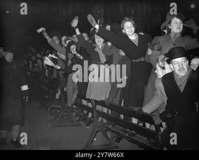 LONDON WELCOMES FIRST CONTINGENT OF MEN ON LEAVE FROM WESTERN FRONT The first contingent of men on leave from the Western front have arrived in England.  Many of the men had been in the fighting zones since the D Day invasion of Normandy.  Photo Shows: The waiting crowd gives a great cheer as the leave train arrives at a London Station.  2 January 1945 Stock Photo