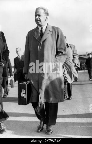 United Nations Secretary General Mr Dag Hammarskjoeld at London Airport today (Monday) on his arrival at the start of a world tour lasting six weeks. He is staying in London for 24 hours then flying to Athens. He will visit 15 countries.16 January 1956 Stock Photo