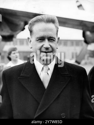 At London Airport today (Friday), on his arrival in a plane put at his disposal by the United States Government, is Mr Dag Hammarskjold, the Secretary General of the United Nations.He is on the way to Peking to try to effect the release of the 11 jailed American Airmen. 31 December 1954 Stock Photo