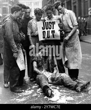 '' SMEARED WITH HIS TRADE '' - - PRINTING APPRENTICE '' BANGED-OUT '' - - - - Ex-Navy man Lesley Fitch of Mitcham, Surrey , an apprentice who has finished his seven years in printing, was today ''covered with coloured confusion '' . Other apprentices smeared him with ink, paste, French chalk and other products used in the printing trade. He was then carried around the 6 floors of the co-operative printing society, Dorset Rise, London, E.C. and finally thrown into the street. After the ceremony known as ' Banging Out ' and dating back to the early days, he is recognised as a fully-fledged print Stock Photo