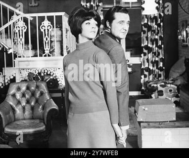 The Avengers John Steed (Patrick Macnee) and his new partner Tara King (Linda Thorson)   13 September 1968 Stock Photo