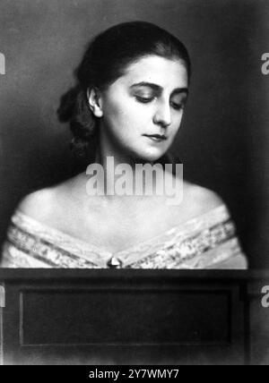 Miss Albertina Rasch : 19 January 1891 - 2 October 1967 , the well known prima ballerina of Vienna and the Metropolitan Opera , New York  11 January 1928 Stock Photo