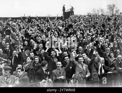 1949 Portsmouth v Leicester City crowd at the F A Cup semi - final at Highbury , London. - - 26 March 1949 Stock Photo