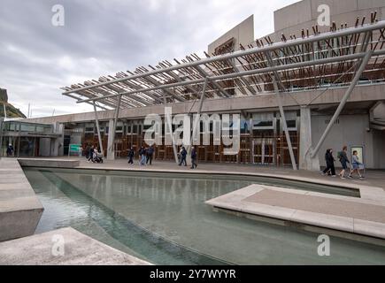 Public entrance to the Scottish Parliament building in Edinburgh, Scotland, UK Stock Photo