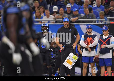 DETROIT, MI - SEPTEMBER 30: Detroit Lions head coach Dan Campbell on the sidelines during the game between Seattle Seahawks and Detroit Lions on September 30, 2024 at Ford Field in Detroit, MI (Photo by Allan Dranberg/CSM) Stock Photo