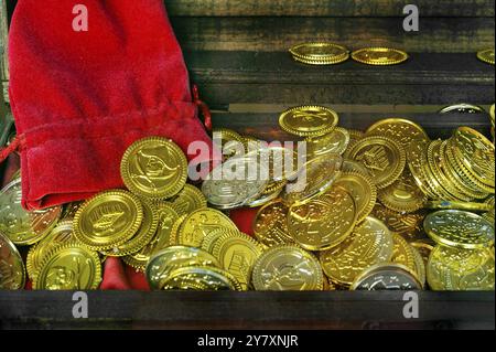 Shop window with decoration, treasure chest with gold and silver coins, Germany, Europe Stock Photo