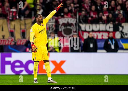 LEVERKUSEN, GERMANY - OCTOBER 1: AC Milan goalkeeper Mike Maignan gestures during the UEFA Champions League 2024/25 League Phase MD2 match between Bayer 04 Leverkusen and AC Milan at BayArena on October 1, 2024 in Leverkusen, Germany. (Photo by Rene Nijhuis) Stock Photo