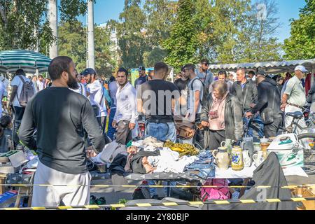 Flohmarkt auf dem IKEA-Parkplatz, Alboinstraße, Schöneberger Staße, Tempelhof, Tempelhof-Schöneberg, Berlin, Deutschland Stock Photo