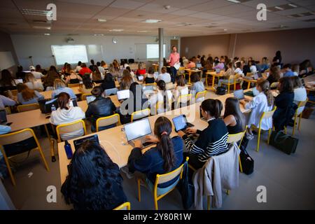 Lyon, Bron (central-eastern France), Lumière University Lyon 2, 'Porte des Alpes' campus: lesson in a classroom with a group of Psychology undergradua Stock Photo