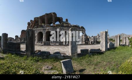 Anfiteatro campano edificato sul modello del Colosseo di Roma / Campanian amphitheater built on the model of the Colosseum in Rome Stock Photo