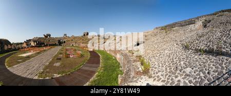 Anfiteatro campano edificato sul modello del Colosseo di Roma / Campanian amphitheater built on the model of the Colosseum in Rome Stock Photo