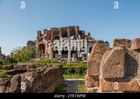 Anfiteatro campano edificato sul modello del Colosseo di Roma / Campanian amphitheater built on the model of the Colosseum in Rome Stock Photo