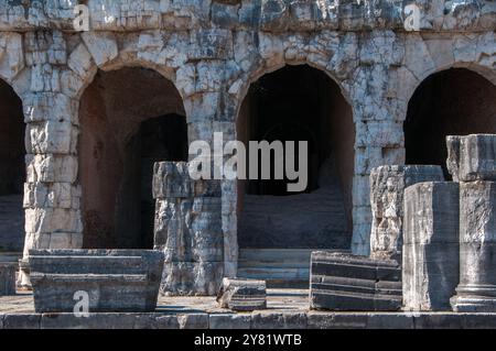 Anfiteatro campano edificato sul modello del Colosseo di Roma / Campanian amphitheater built on the model of the Colosseum in Rome Stock Photo