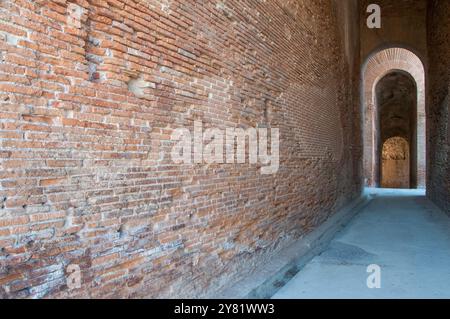 Anfiteatro campano edificato sul modello del Colosseo di Roma / Campanian amphitheater built on the model of the Colosseum in Rome Stock Photo