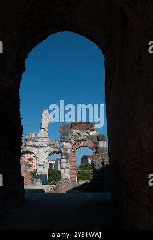 Anfiteatro campano edificato sul modello del Colosseo di Roma / Campanian amphitheater built on the model of the Colosseum in Rome Stock Photo