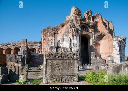 Anfiteatro campano edificato sul modello del Colosseo di Roma / Campanian amphitheater built on the model of the Colosseum in Rome Stock Photo