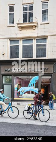 Halcyon Gallery, New Bond Street, Mayfair, London, England. Stock Photo