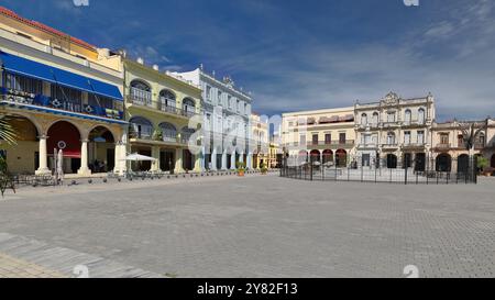 761 Buildings shaping the Plaza Vieja-Old Square NW corner, Calles San Ignacio -running N to S- and Brasil -E to W- Streets junction. Havana-Cuba. Stock Photo