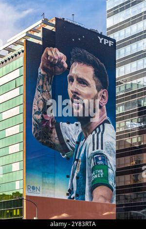 Giant mural, by Martín Ron, of the World Cup winning footballer, Lionel Messi, Avenida 9 de Julio, Buenos Aires, Argentina Stock Photo