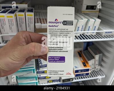 Prague,Czech Republic-August 28 2024: MOUNJARO ELI LILLY Tirzepatide injection pen antidiabetic medication used for the treatment of type 2 diabetes Stock Photo