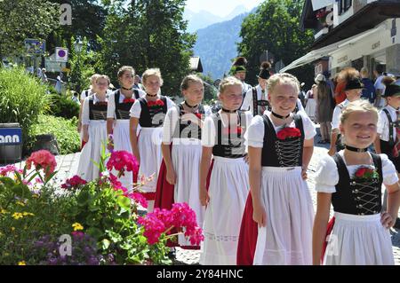 Bavaria, Werdenfels, Garmisch-Partenkirchen, customs, tradition, parade, girls, dirndl Stock Photo