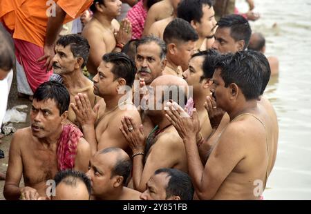 Guwahati, Guwahati, India. 2nd Oct, 2024. People offer prayer to their ancestors as part of Mahalaya on the bank of river Brahmaputra in Guwahati India on Wednesday 2nd October 2024. (Credit Image: © Dasarath Deka/ZUMA Press Wire) EDITORIAL USAGE ONLY! Not for Commercial USAGE! Stock Photo