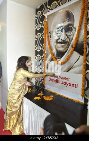 Guwahati, Guwahati, India. 2nd Oct, 2024. Actress Zerifa Wahid pays tribute on the potariot of Mahatma Gandhi, father of the Nation as part of his 155 birth anniversary celebration which is celebrated as the Gandhi Jayanti all over India in Guwahati on Wednesday 2nd October 2024. (Credit Image: © Dasarath Deka/ZUMA Press Wire) EDITORIAL USAGE ONLY! Not for Commercial USAGE! Stock Photo