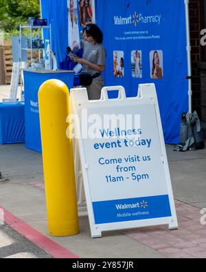 Vadnais Heights, Minnesota. Walmart's mobile wellness tour.  It offers flu vaccines, immunizations, boosters and free health and vision screenings. Stock Photo