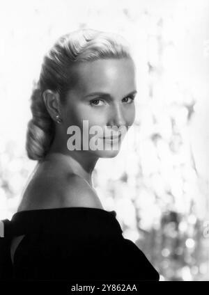 Publicity photo of Eva Marie Saint, circa 1962 File Reference # 32733