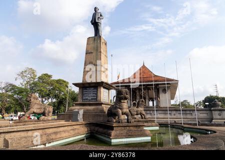 Colombo, Sri Lanka - December 3, 2021: The Independence Memorial Hall is a national monument in Sri Lanka. At the entrance to the building is an statu Stock Photo