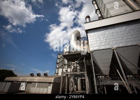 The cement production facility at Heidelberg Materials’ Padeswood Works in Mold, Flintshire, North Wales.   Heidelberg Materials, a German-owned compa Stock Photo