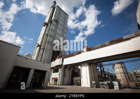 The cement production facility at Heidelberg Materials’ Padeswood Works in Mold, Flintshire, North Wales.   Heidelberg Materials, a German-owned compa Stock Photo