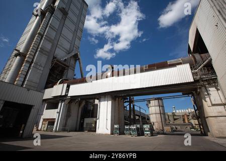 The cement production facility at Heidelberg Materials’ Padeswood Works in Mold, Flintshire, North Wales.   Heidelberg Materials, a German-owned compa Stock Photo