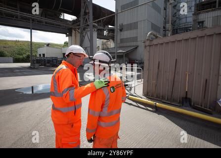 Workers at the cement production facility at Heidelberg Materials’ Padeswood Works in Mold, Flintshire, North Wales.   Heidelberg Materials, a German- Stock Photo