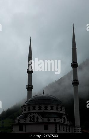 Trabzon, Turkey. 23 July 2021. The Uzung&#xf6;l mosque on the edge of the homonymous lake on the south of Trabzon, a city on the Black Sea coast in northeastern Turkey. The mosque is a popular tourist attraction for its tall minarets and its location by the picturesque lake in a valley surrounded by mountains Stock Photo