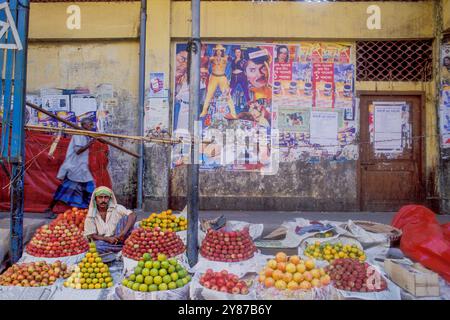 Bangladesh, Dhaka, vegetables and fruit for sale on the street. Stock Photo