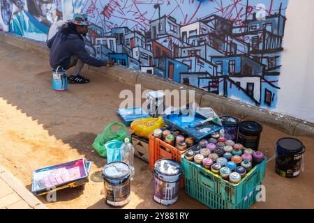 Johannesburg, South Africa - September 08, 2022: Artist creates graffiti Orlando West, Soweto, Johannesburg, South Africa Stock Photo