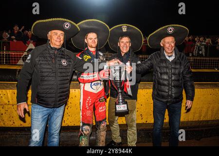 (L to R) Robin Southwell (Belle Veu Owner), Brady Kurtz, Belle Vue Aces' Team Manager Mark Lemon and Tony Rice (Belle Vue Owner) during the Rowe Motor Oil Premiership Grand Final 2nd Leg between Leicester Lions and Belle Vue Aces at the Pidcock Motorcycles Arena, Leicester on Thursday 26th September 2024. (Photo: Ian Charles | MI News) Credit: MI News & Sport /Alamy Live News Stock Photo