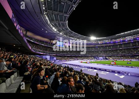 General atmosphere illustration view (ambience or ambiance) with the crowd during the athletics event of the Paris 2024 Paralympic Games at Stade de France in Paris, France on September 5 2024. Credit: Victor Joly/Alamy Live News Stock Photo