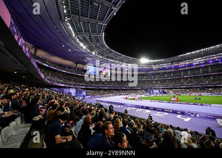 General atmosphere illustration view (ambience or ambiance) with the crowd during the athletics event of the Paris 2024 Paralympic Games at Stade de France in Paris, France on September 5 2024. Credit: Victor Joly/Alamy Live News Stock Photo