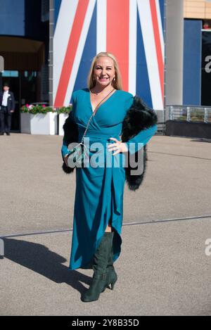 Ascot, Berkshire, UK. 4th October, 2024. It was a beautiful sunny morning as glamorous racegoers arrived at Ascot Racecourse in Berkshire for the BetMGM Autumn Friday Raceday. Credit: Maureen McLean/Alamy Live News Stock Photo