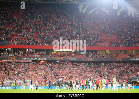 Bilbao, Euskadi, Spain. 3rd Oct, 2024. Bilbao, Spain, 03rd October, 2024: Athletic Club players celebrate victory during the 2024''“25 UEFA Europa League Group Stage Round 2 match between Athletic Club and AZ Alkmaar on October 03, 2024 at San Mamés Stadium in Bilbao, Spain. (Credit Image: © Alberto Brevers/Pacific Press via ZUMA Press Wire) EDITORIAL USAGE ONLY! Not for Commercial USAGE! Stock Photo