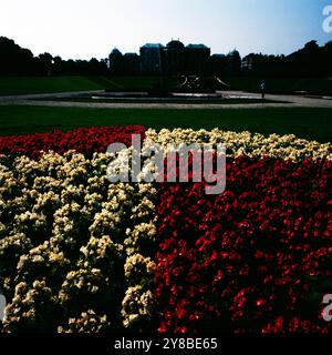 Blick auf das Schloss Oberes Belvedere in Wien, Österreich um 1981. 90040000072 Stock Photo